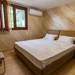 Villa комплекс родопска среща - къщи и Batak